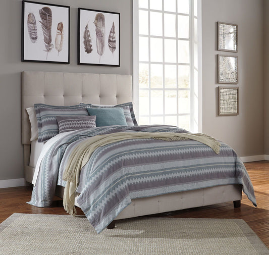 Culverbach - 5 Pc. - Dresser, Mirror, Queen Upholstered Bed, 2 Nightstands - Gray