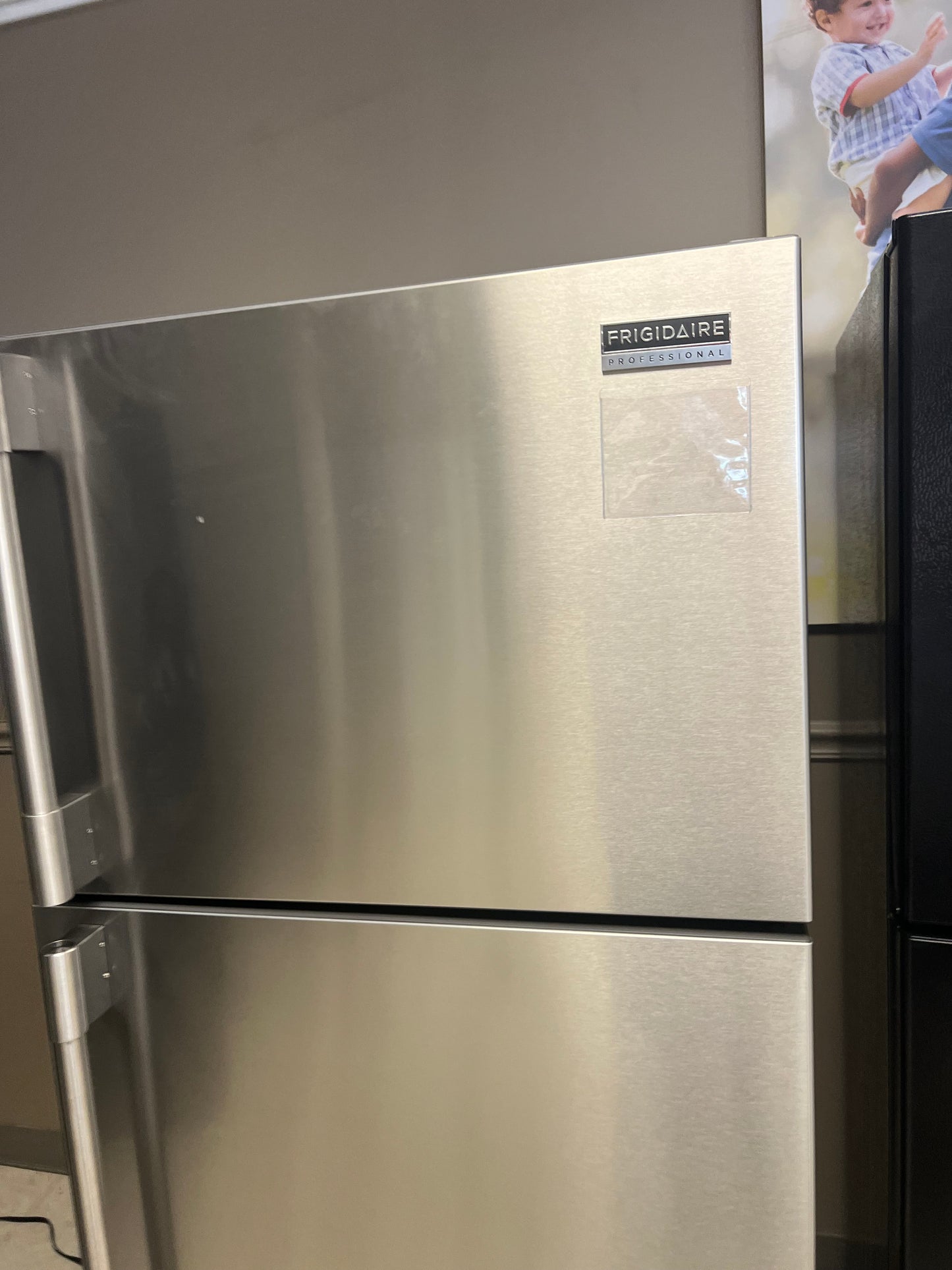 Professional 20-cu ft Standard-Depth 30-in Wide Top-Freezer Refrigerator (Smudge-Proof Stainless Steel) Garage Ready ENERGY STAR Certified OUTLET