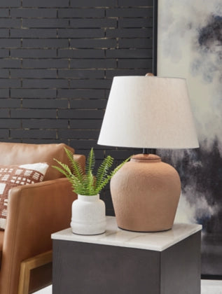 Scantor Metal Table Lamp (1/cn)