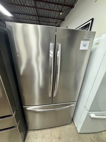 Refrigerador Gallery de 23.3 pies cúbicos con puerta francesa y profundidad de mostrador en acero inoxidable resistente a las manchas con dispensador de agua interno