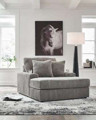 Lindyn Chaise