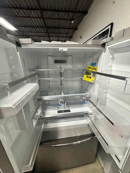 Refrigerador Gallery de 23.3 pies cúbicos con puerta francesa y profundidad de mostrador en acero inoxidable resistente a las manchas con dispensador de agua interno