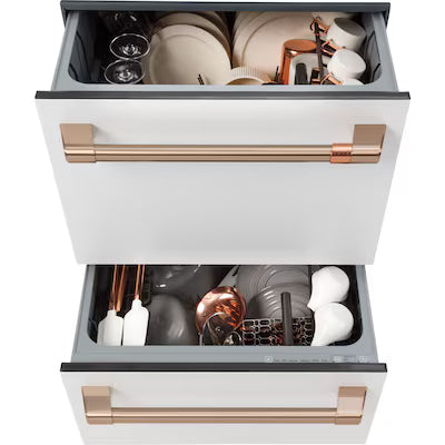 Lavavajillas Cafe de 24 pulgadas con control superior y 2 cajones (blanco mate con manijas de bronce cepillado), nivel de sonido muy silencioso de 46 decibeles