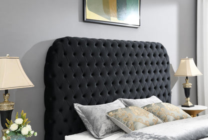 B540 - King Bed With Fireplace, TV Mount & Bluetooth Speaker & USB