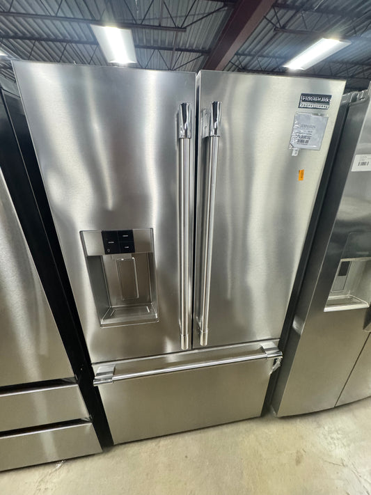 Professional 36 in. 28 cu. ft. Standard Depth French Door Refrigerator in Stainless Steel with CrispSeal Technology OUTLET