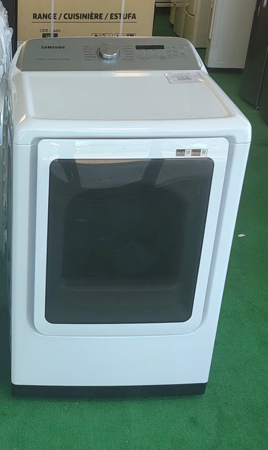 Samsung 7.4 cu. ft. Vented Smart Electric Dryer in White with Steam Sanitize+ OUTLET