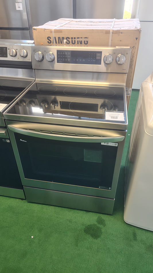 LG Electric 6.3 cu.ft. Range with Air Fry and InstaView OUTLET