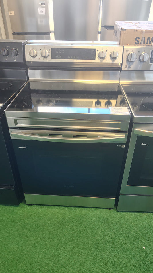 Samsung 30 in. 5-Burner Element Smart Freestanding Electric Range in Stainless Steel with Rapid Boil and Self Clean OUTLET