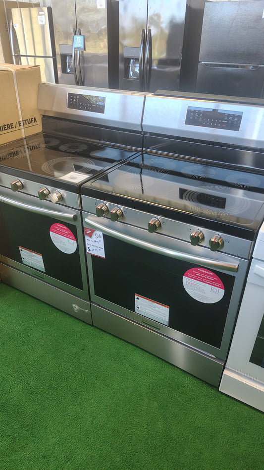 Frigidaire Gallery 30 in 5 Burner Element Freestanding Range w/ Total Convection and Air Fry , SmudgeProof Stainless OUTLET