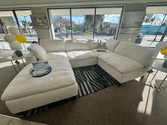 Harper White Sectional w/Ottoman OUTLET