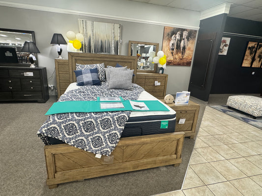 Montana Queen Bed OUTLET