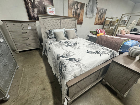 Bear Creek Queen Bed OUTLET