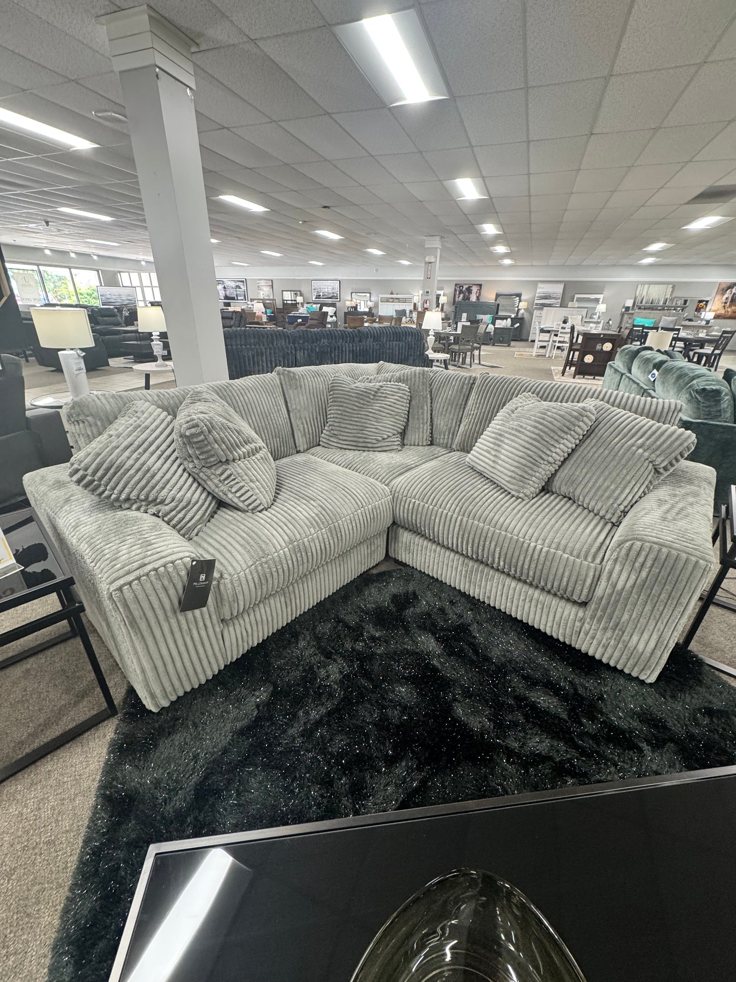 Lindyn 3 PC Sectional OUTLET