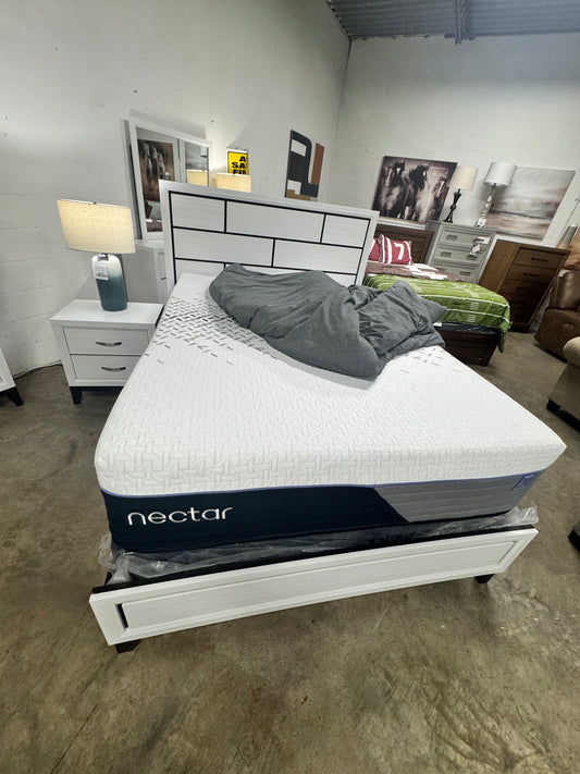 Akerson Queen Bed OUTLET