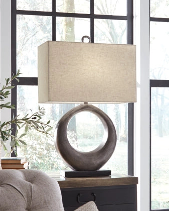 Saria Metal Table Lamp (1/cn)