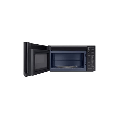 Microondas inteligente de 2.1 pies cúbicos sobre la estufa con conectividad automática y SmartThings Cooking en acero negro mate